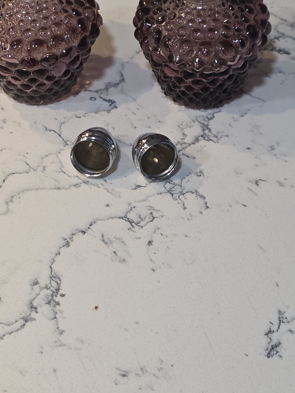 Vintage Pair of I.W. Rice Hobnail Purple Glass Salt and Pepper Shakers Japan - Picture 5 of 5